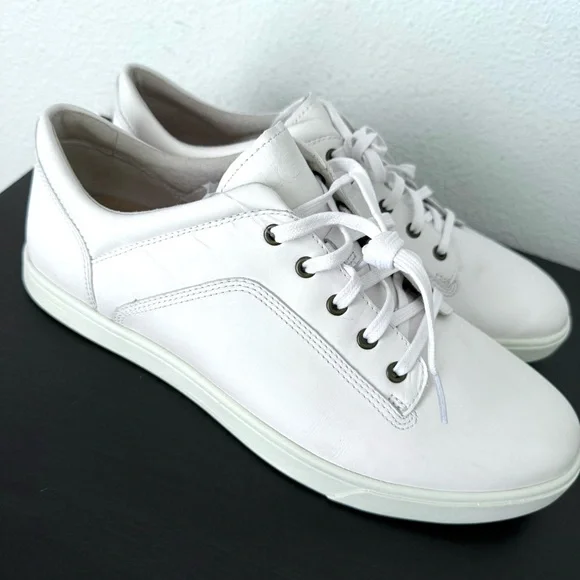 NEW UGG White Leather Lace Up Sneakers